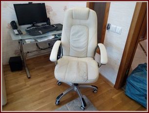 Домашнее компьютерное кресло до обтяжки новым материалом